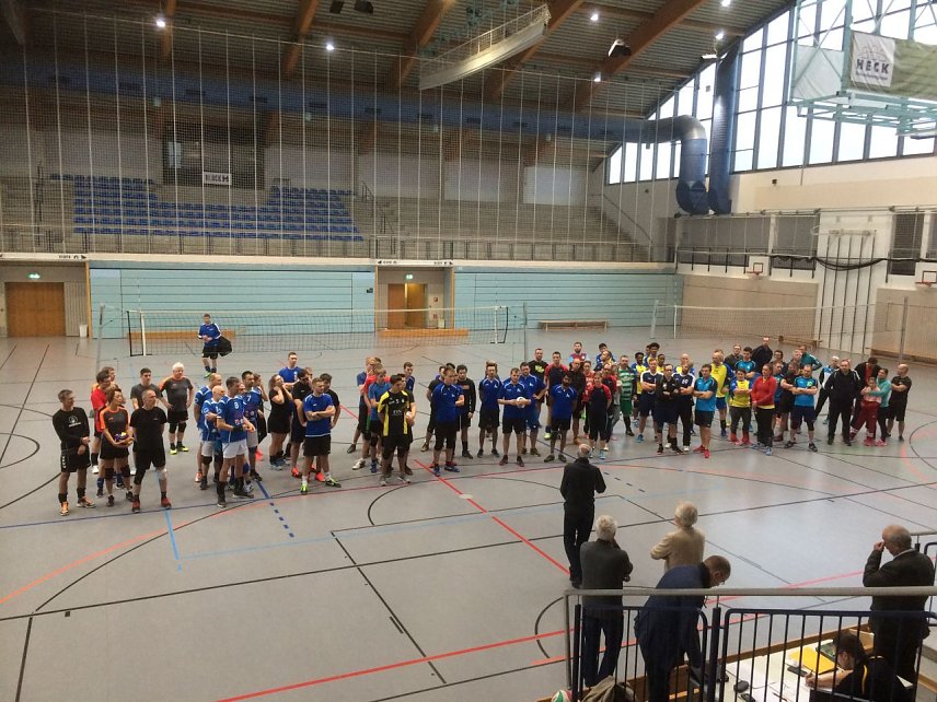 Bild: Der Verein Dritte Welt Initiative Nordhausen f&uuml;hrte am vergangenen Samstag den mit Unterst&uuml;tzung durch den S&uuml;dharzer Volleyballclub das nunmehr 24. Volleyball- Benefizturnier in der Wiedigsburghalle durch
