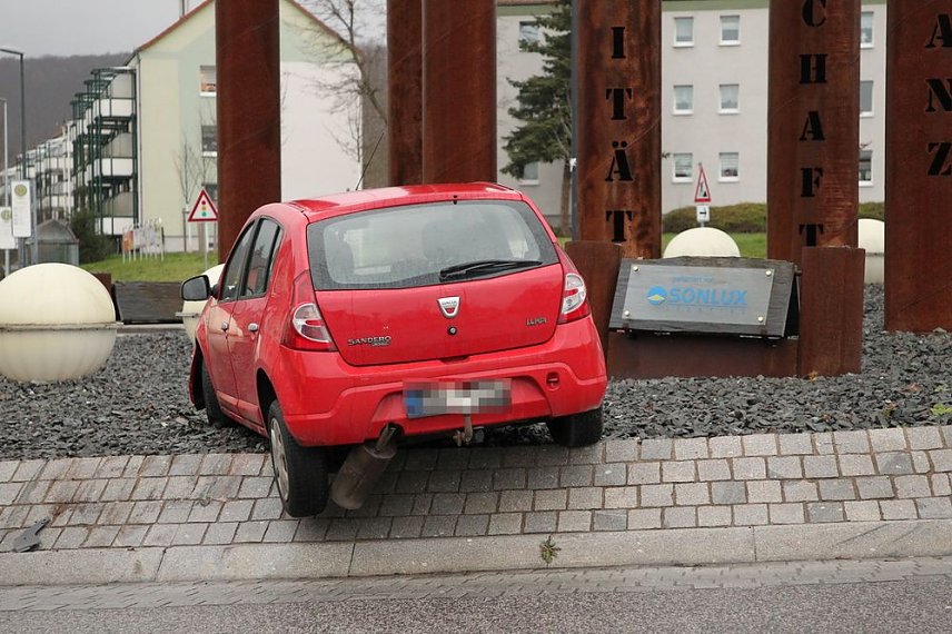 Bild: Auto "ungew&ouml;hnlich geparkt"