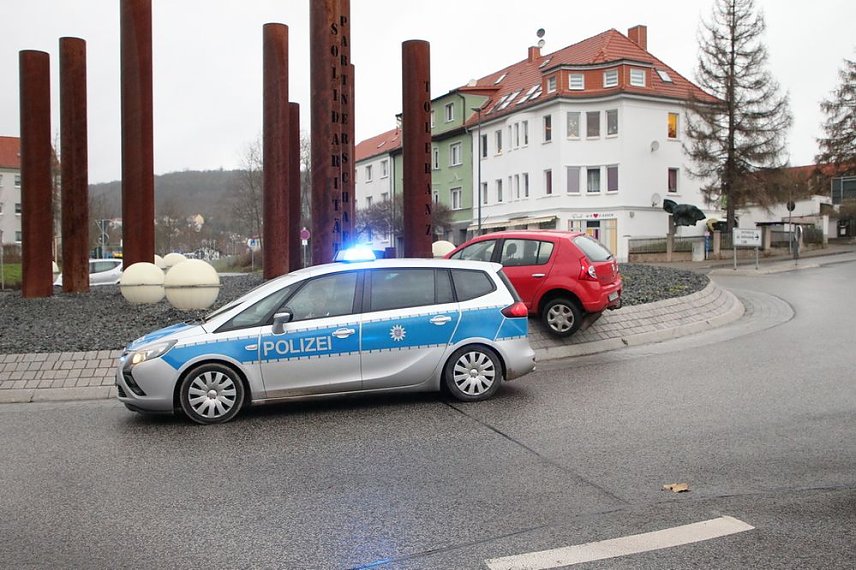 Bild: Auto "ungew&ouml;hnlich geparkt"