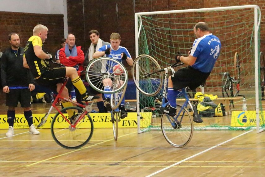 Bild: Auch der zweite Heimspieltag in der Radball-Oberliga der M&auml;nner in Nordhausen war f&uuml;r die gastgebende S&uuml;dharzgruppe mit Altstadt Nordhausen und den beiden Ilfelder Mannschaften nicht der erhoffte Befreiungsschlag.