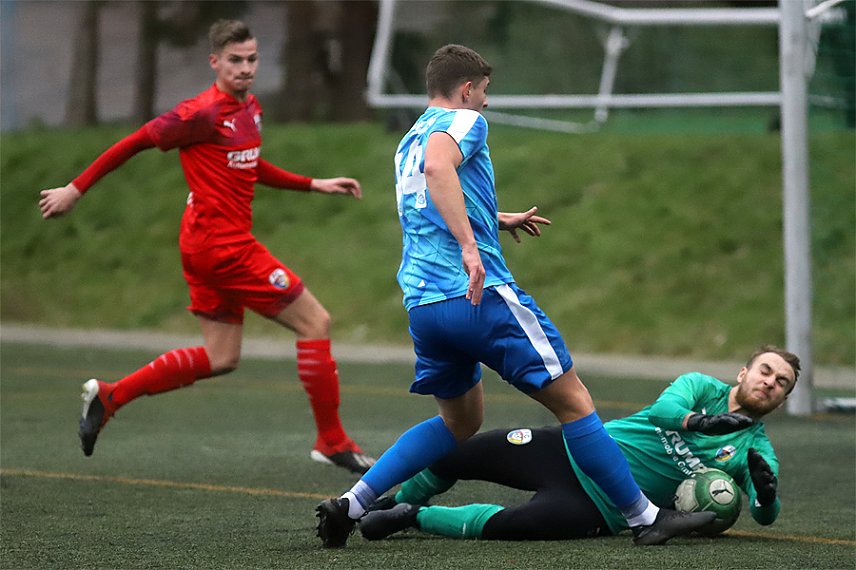 Bild: Grimma-Keeper Becker vereitelt Torchance von Meitzner (18.)