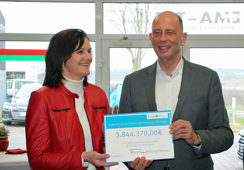 Bild: Minister Tiefensee &uuml;bergibt Zuwendungsbescheid Breitband