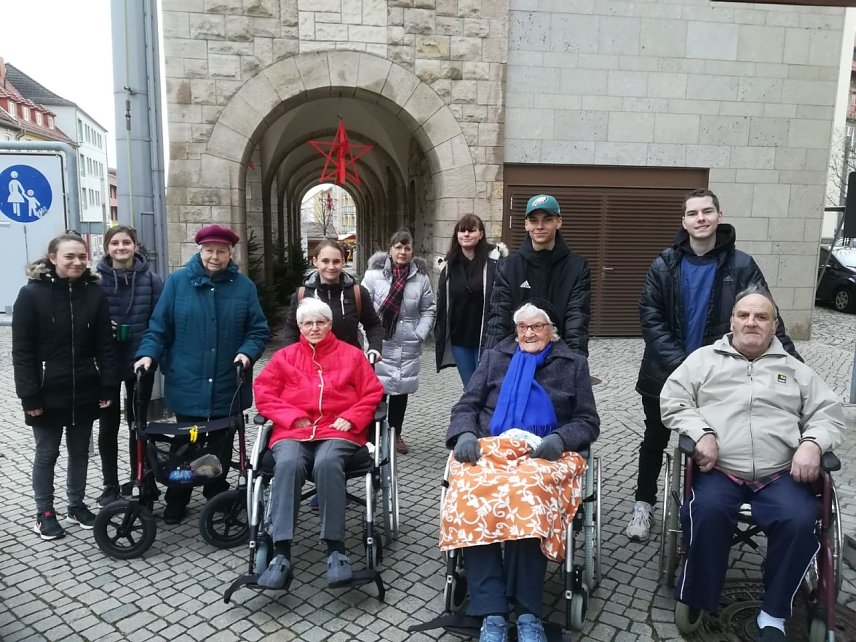 Bild: Mit Senioren auf dem Weihnachtsmarkt