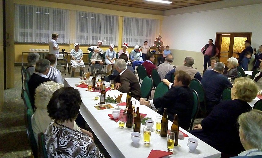 Bild: Rundum gelungene Rentnerweihnachtsfeier im Niedertopfstedter B&uuml;rgerhaus