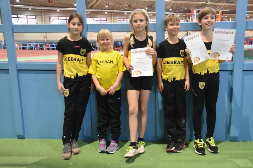 Bild: Vor kurzem durften die J&uuml;ngeren des LV Altstadt in die Erfurter Leichtathletikhalle zum stark besetzten und mit zum Teil riesigen Starterfeldern sehr anspruchsvollen Bambino-Sportfest des ASV Erfurt