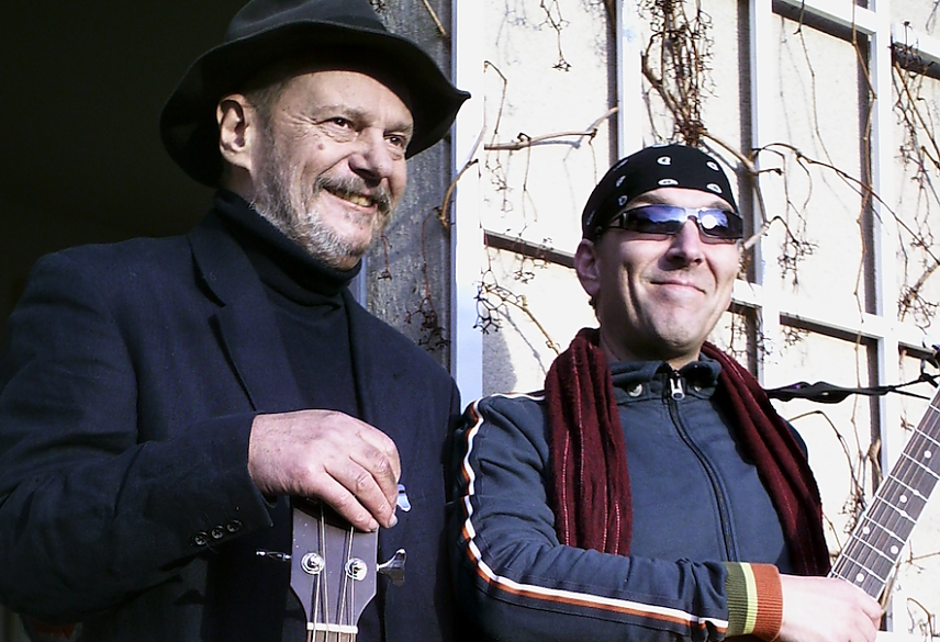 Bild: Der 2006 verstorbene Klaus Renft (links) mit seinem langj&auml;hrigen musikalischen Begleiter Andreas Schirneck