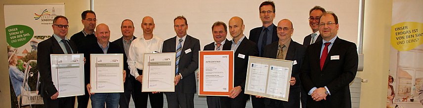 Bild: G&uuml;tezertifikate f&uuml;r Technisches Sicherheitsmanagement &uuml;bergeben