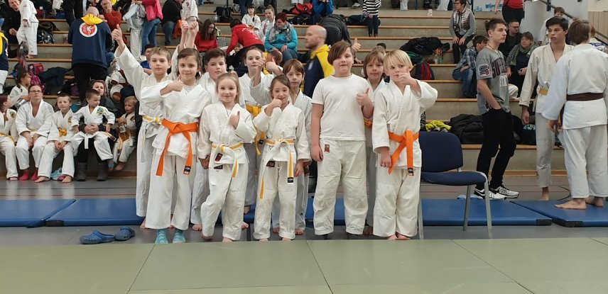 Bild: Judokas ma&szlig;en ihre Kr&auml;fte beim 4. Wintercup