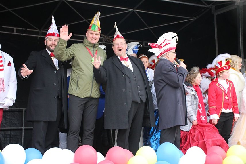 Bild: Rosenmontag auf dem Markt Sondershausen