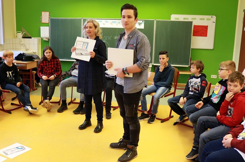 Bild: Handy-Workshop an der Petersberg-Schule
