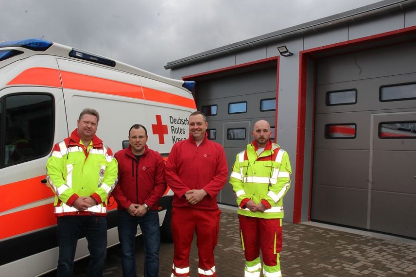 Bild: Neue Rettungswache &uuml;bergeben