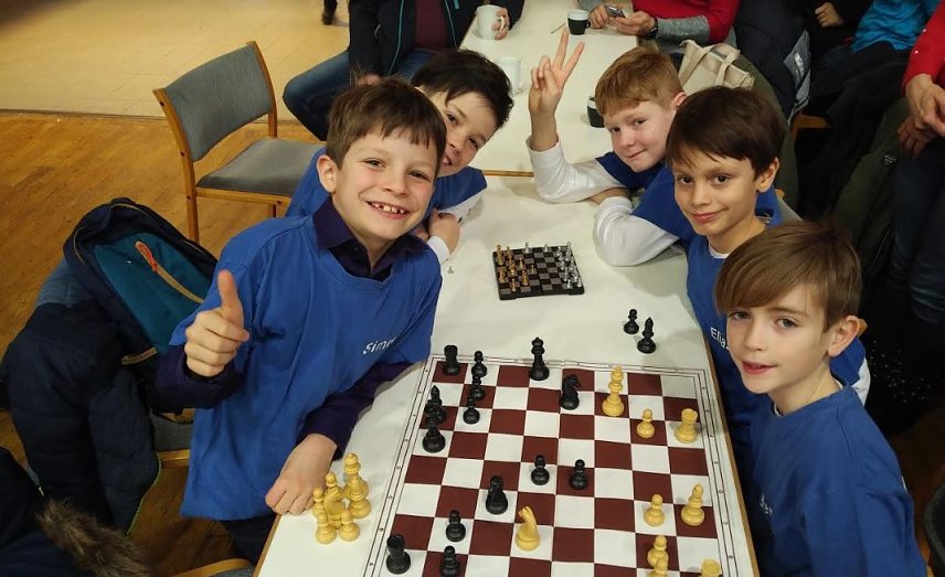 Bild: Schach AG beim Wettkampf