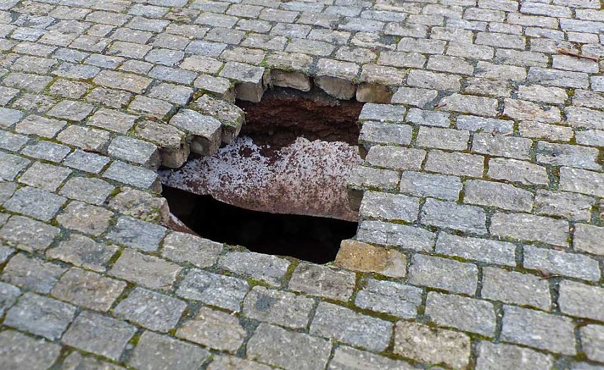 Bild: Neuer Erdfall in Bad Frankenhausen