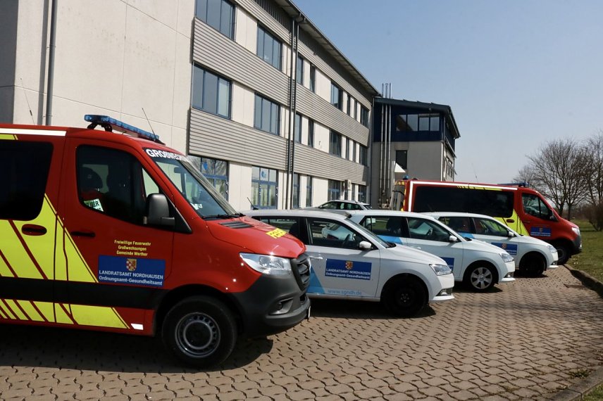 Bild: Ab heute sind Verwaltungsmitarbeiter des Landkreises zusammen mit Besch&auml;ftigten der Service Gesellschaft im Landkreisgebiet unterwegs