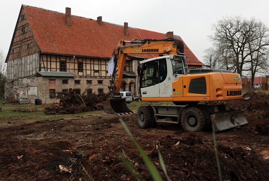 Bild: Am Spiegelschen Haus wird gerade eine Streuobstwiese eingerichtet