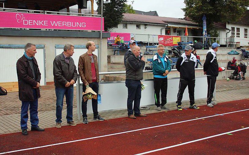 Bild: Verdienstvolle Faustballer geehrt