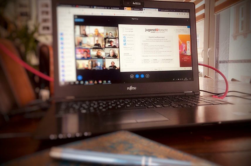 Bild: Der diesj&auml;hrige Regionalwettbewerb JUGEND FORSCHT Nordth&uuml;ringen konnte coronabedingt nur online stattfinden. Doch die Technik funktionierte und die stolzen Preistr&auml;ger stehen fest.