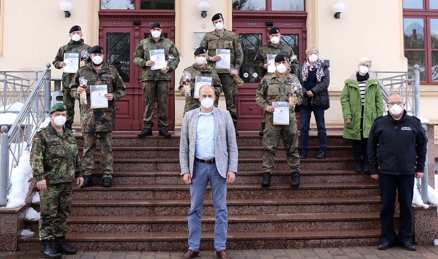 Bild: Verabschiedung der Bundeswehr-Helfer