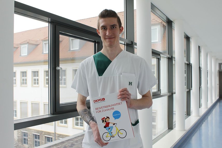 Bild:  Felix Baum, Auszubildender des Helios Bildungszentrums Mansfeld-S&uuml;dharz und Stammzellspender   