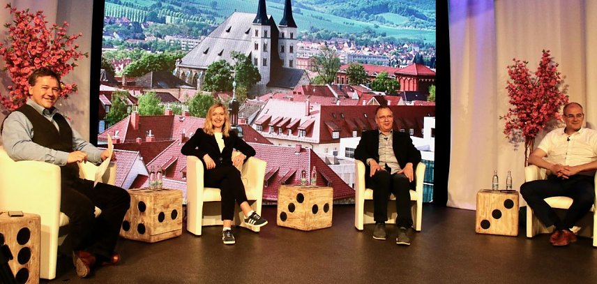 Bild: Die Podiumsdiskussion der Landratskandidaten kommt heute Live aus dem Clubhaus
