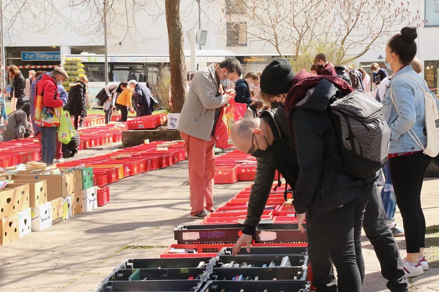 Bild: KILA-B&uuml;cherflohmarkt auf dem Blasii-Kirchplatz