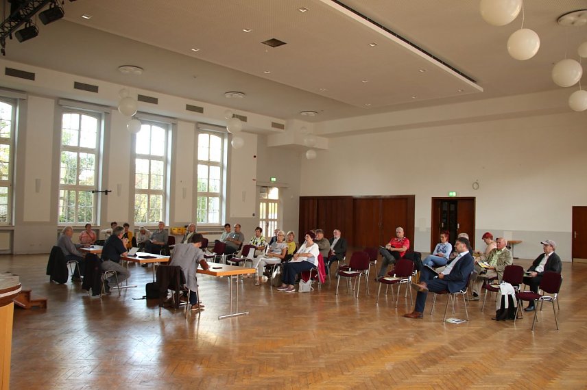 Bild: Im Bleicher&ouml;der Kulturhaus kamen gestern &uuml;ber 20 Interessierte zusammen
