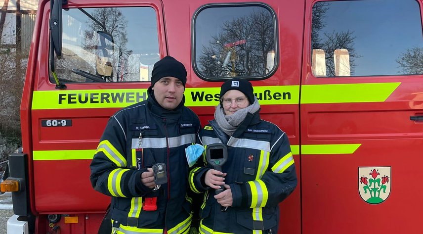 Bild: Philipp Lange Ortsbrandmeister der Feuerwehr Westgreu&szlig;en und Sinead Maier Stellvertretender Ortsbrandmeister