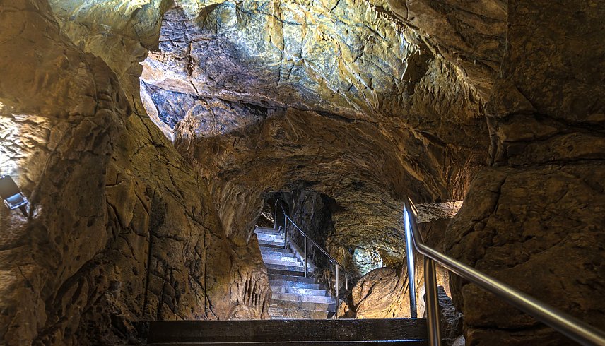 Bild: Treppenaufgang der Baumannsh&ouml;hle in R&uuml;beland