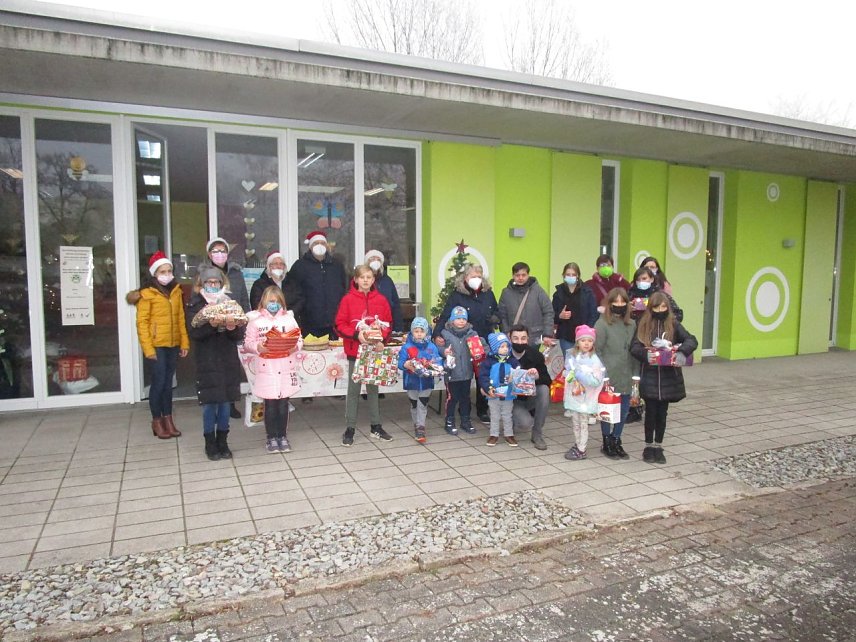 Bild: Der Weihnachtsmann zu Besuch im Freizeitzentrum