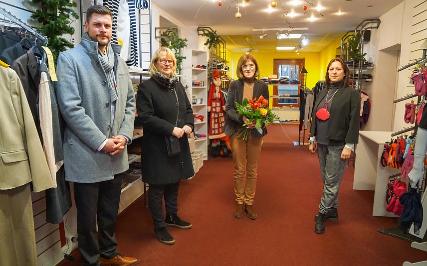 Bild: Pascal Wetzler und Inge Klaan haben Brigitte Heber (Mitte) verabschiedet. Im Januar &uuml;bernimmt ihre Kollegin Brita Fiorini. 