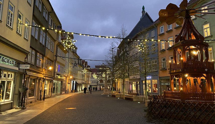 Bild: Die Langensalzaer Marktstra&szlig;e gestern - hier noch hell erleuchtet