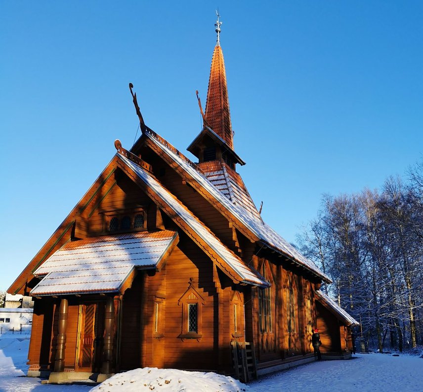 Bild: Die Stabkirche Stiege am 2. Weihnachtsfeiertag