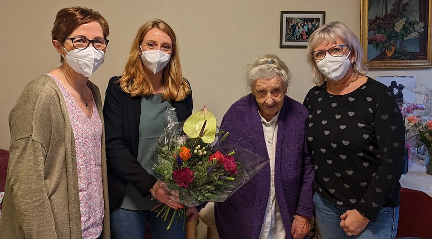 Bild: Frau Charlotte Siegel feiert ihren 100. Geburtstag. Sie lebt seit 2015 in der Seniorenresidenz in Sondershausen