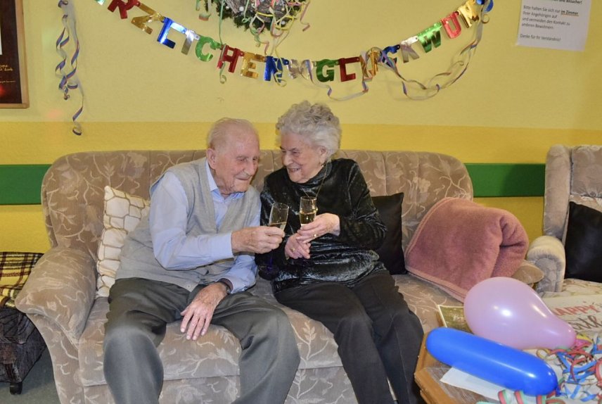 Bild: Herbert Verkouter feierte mit seiner Schwester Christa Breitr&uuml;ck heute seinen 102. Geburtstag