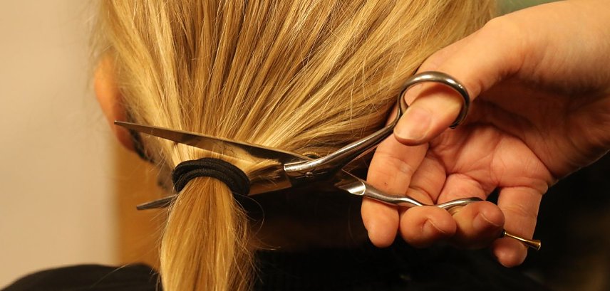 Bild: Zweieinhalb Jahre f&uuml;r 34 Zentimeter - im Nordh&auml;user Friseursalon "Elementhaar" beendeten ein paar Scherenschnitte heute eine ungew&ouml;hnliche Spendenaktion