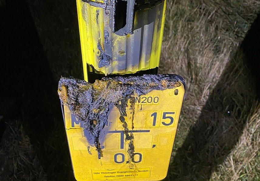 Bild: Angekokeltes Schild in Niedersachswefen