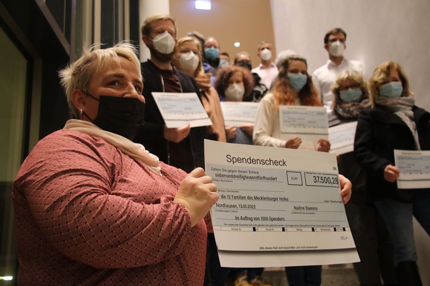 Bild: F&uuml;r die zw&ouml;lf am schwersten Betroffenen Familien kamen &uuml;ber das Netz Spenden in H&ouml;he von rund 37.500 Euro zusammen