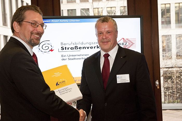 Bild: Unterschrieben