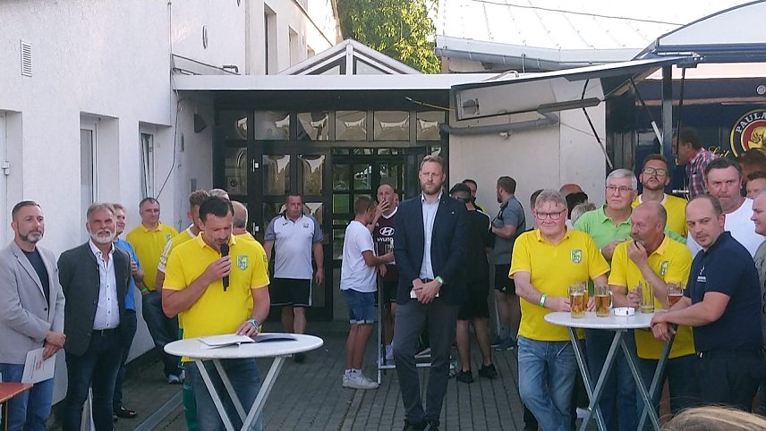 Bild: Viel Jubel und Trubel gestern Abend in Thamsbr&uuml;ck zum Vereinsjubil&auml;um