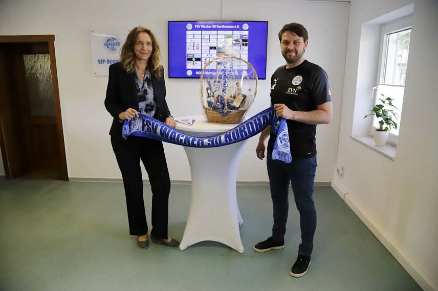Bild: Die Energieversorgung Nordhausen bleibt Haupt- und Trikotsponsor von Wacker Nordhausen
