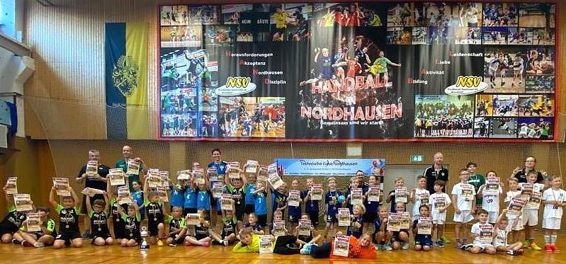 Bild: Nordhausens Handballnachwuchs in der Ballspielhalle