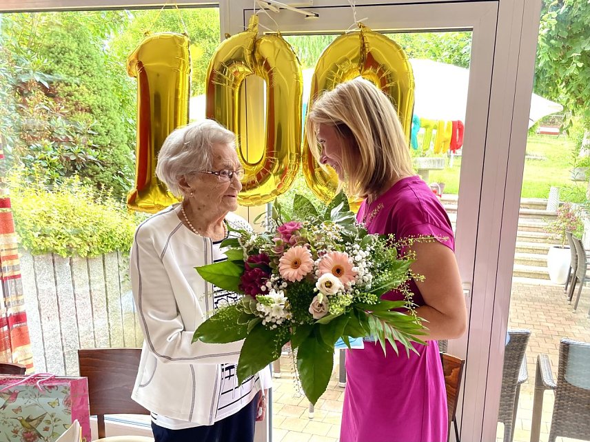 Bild: Gl&uuml;ckw&uuml;nsche zum 100. Geburtstag