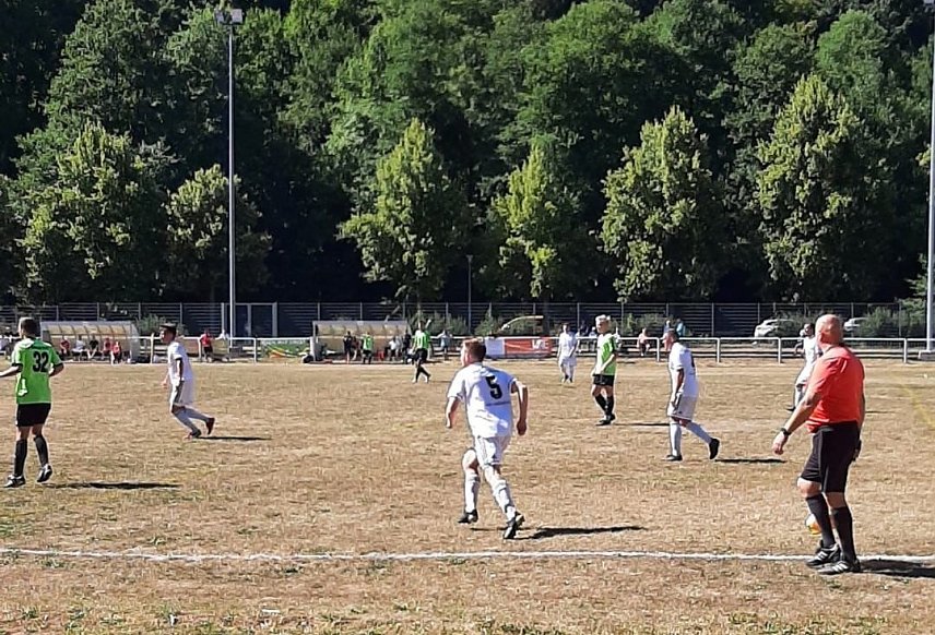 Bild: Abenteuerliche Platzverh&auml;ltnisse erwarteten die Spieler gestern in Suhl