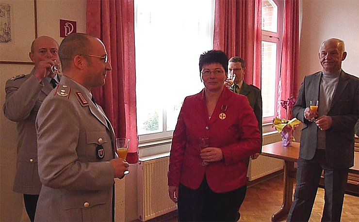 Bild: Verdienstorden an Regina Girschele