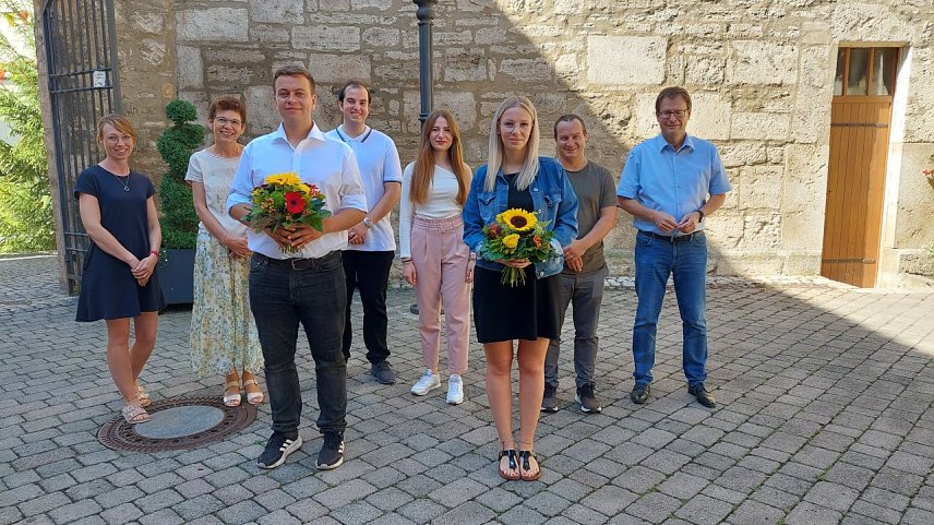 Bild: Neue und &uuml;bernommene Azubis der Stadtverwaltung M&uuml;hlhausen