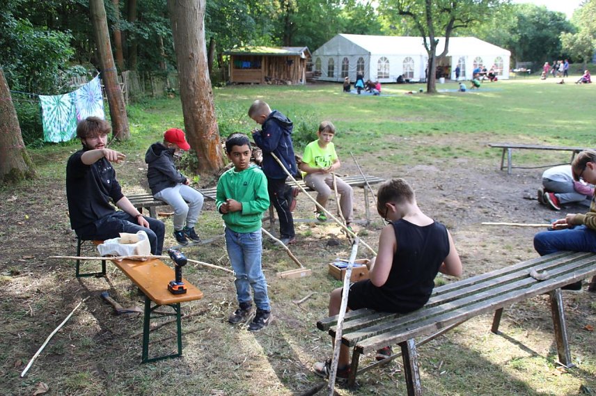 Bild: Das Bild zeigt die Spielwerkstatt im Einsatz beim Handwerkercamp