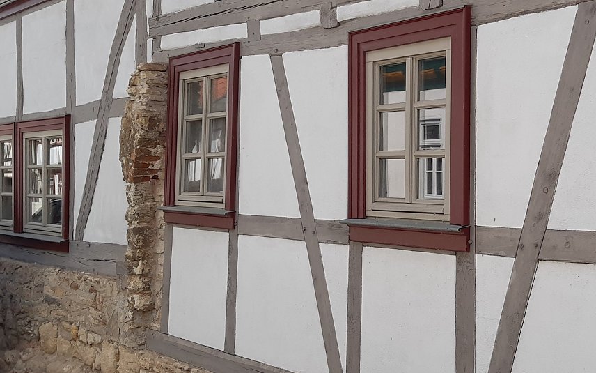 Bild: Sind die herausragenden Holzbalken der Beweis f&uuml;r die fr&uuml;here Mikwe?