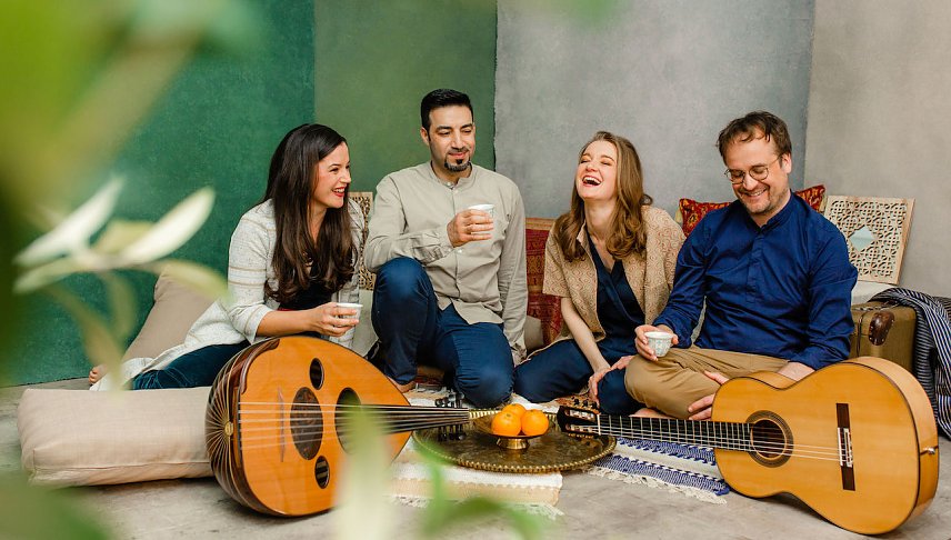 Bild: Anna Moritz, Inga Philipp, Gesang Martin Steuber, Gitarre Basel Alkatrib, Oud 