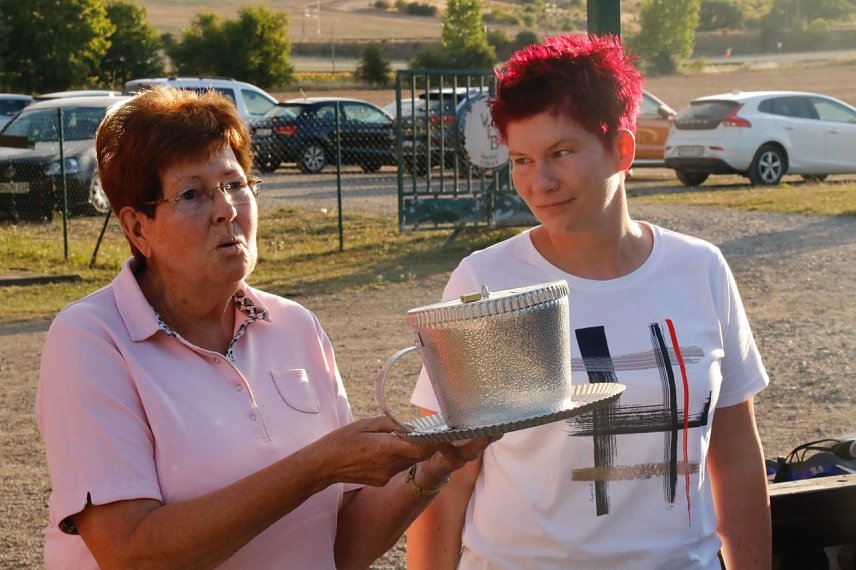 Bild: Die Tradition kam auch nicht zu kurz: unter den Genossen wurden wieder Spenden f&uuml;r die Nordh&auml;user Tafel gesammelt