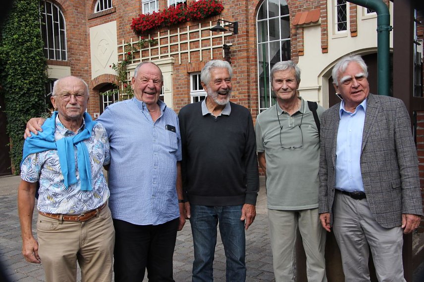 Bild: Sie waren vor 50 Jahren als Kampfrichter bei den Olympischen Spielen in M&uuml;nchen dabei: von links Dr. Wolfgang Czaja (Dreieich), Gerd Kluge (Hamburg), Hans Gr&ouml;schel (G&ouml;ttingen), Heiner Loose (Marburg) und Eberhardt Gramsch (G&ouml;ttingen)